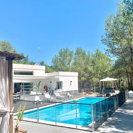 Peaceful In Santa Gertrudis Villa