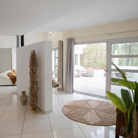 Peaceful In Santa Gertrudis Villa