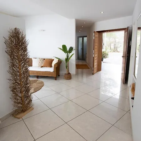 Peaceful In Santa Gertrudis Villa